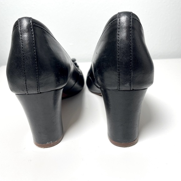 Tory Burch Black Leather Block Heel Floral Emblem Size 9.5M - Picture 6 of 11